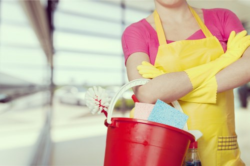 Local oven cleaning service in Tw9 cleaning oven racks and interior surfaces